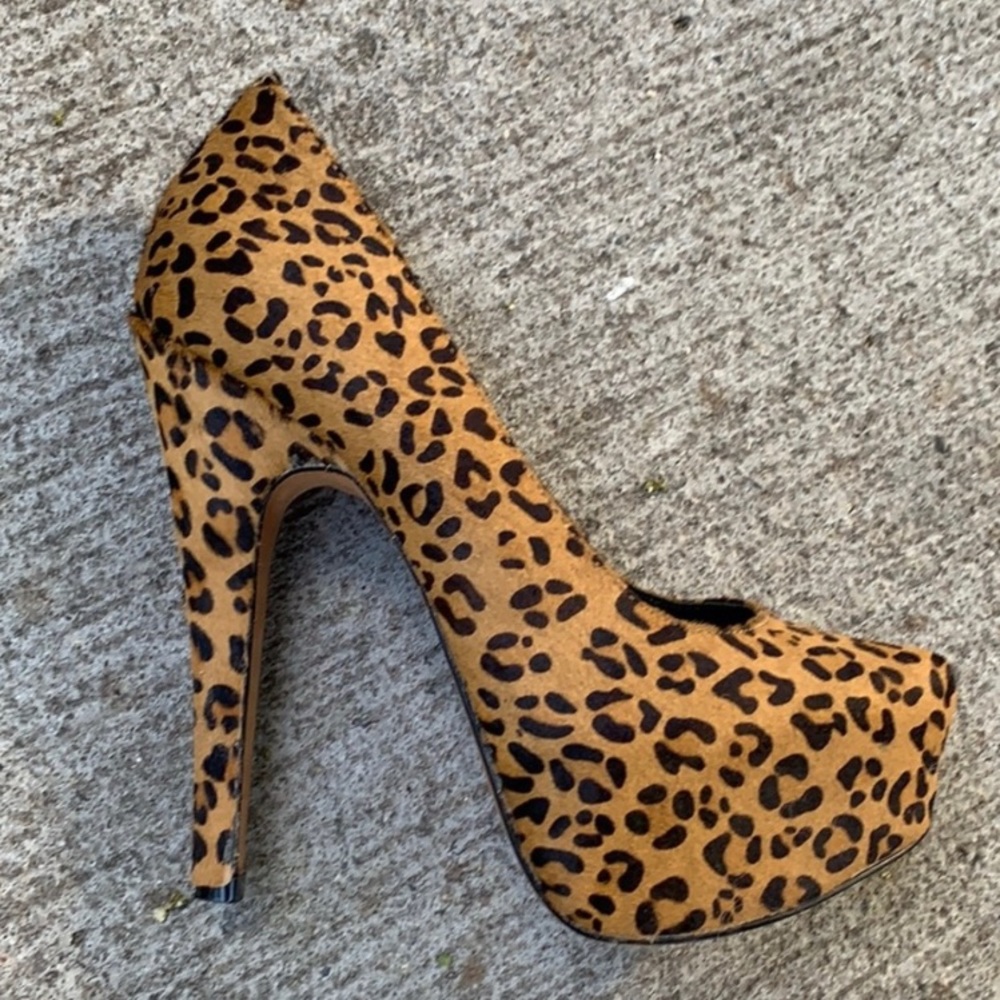 Dolce Vita Leopard calf skin fur platform pumps